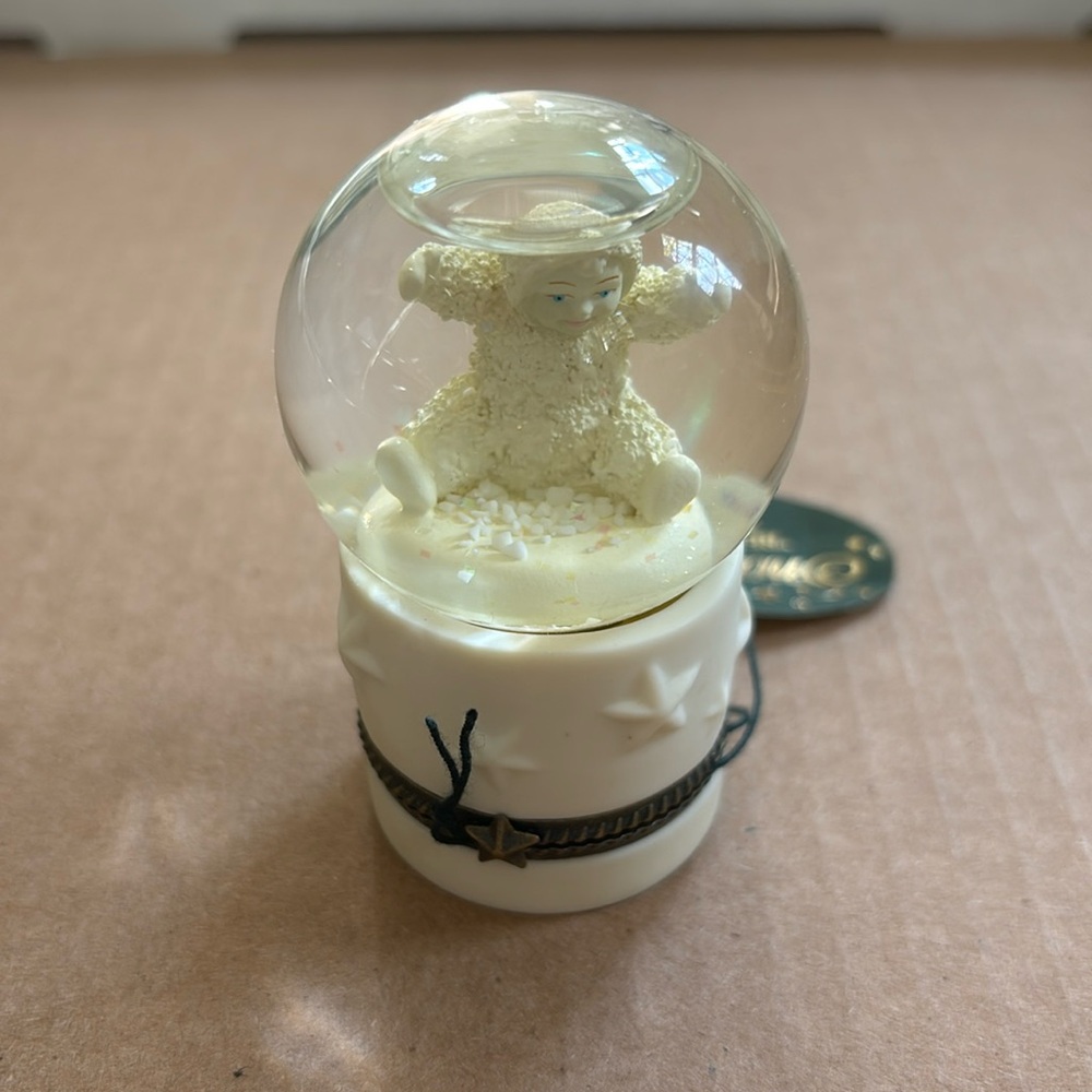 “Reach Out” Snowbaby Snow globe
